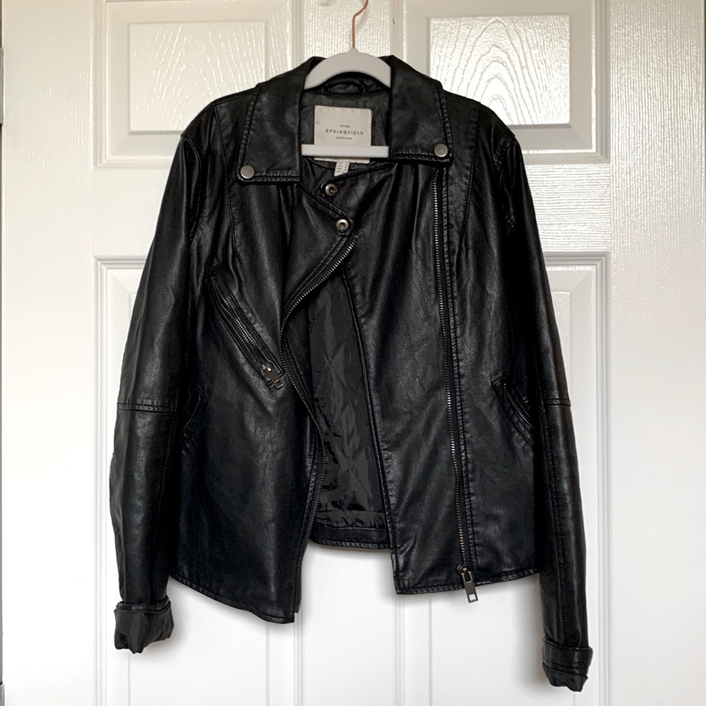 Super comfortable faux leather jacket from Spain. Perfect for day or night!
